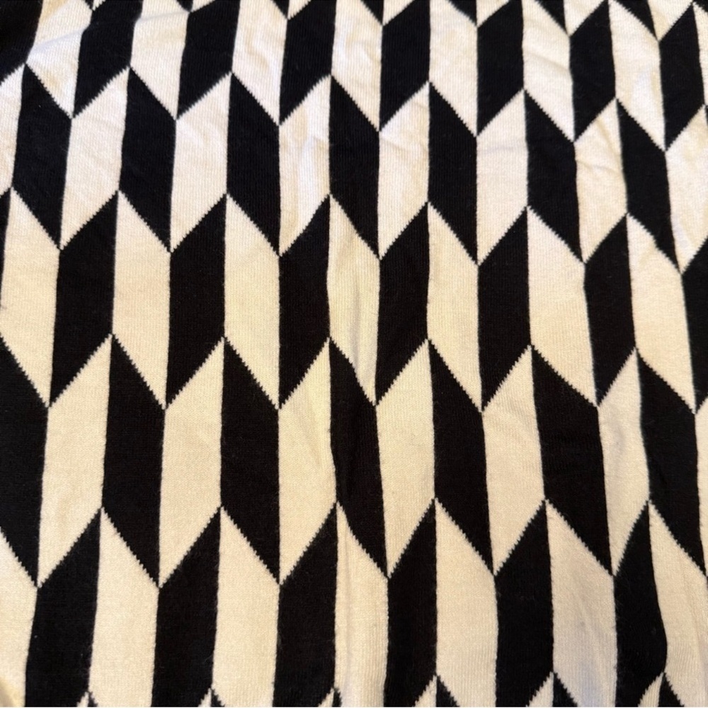 Charie Collette Black White Geometric Sweater NWT - Picture 2 of 6